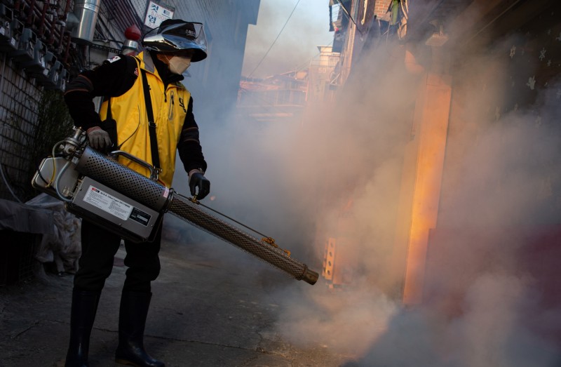 中國武漢肺炎延燒全球，南韓目前境內累計8413例、84人死亡。示意圖。（歐新社）
