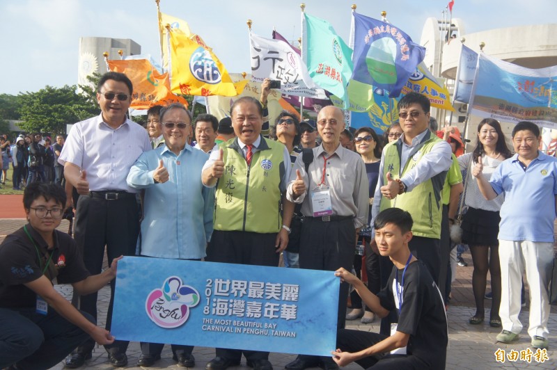 前縣長陳光復〈中〉首度出面說明，嚴斥幕後黑手說。（記者劉禹慶攝）