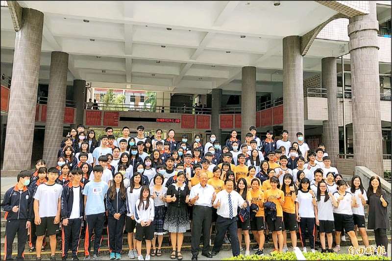 潮州高中繁星158人報名、110人錄取，穩居屏東「摘星王」。（記者邱芷柔攝）