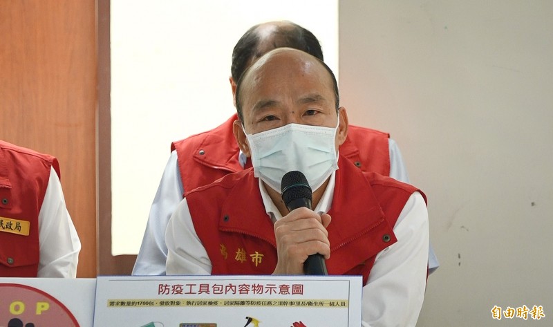 高雄市長韓國瑜今下午參加與指揮中心視訊會議後表示，會議中建請中央在南部設置大型收治檢疫的場所。（記者李惠洲攝）