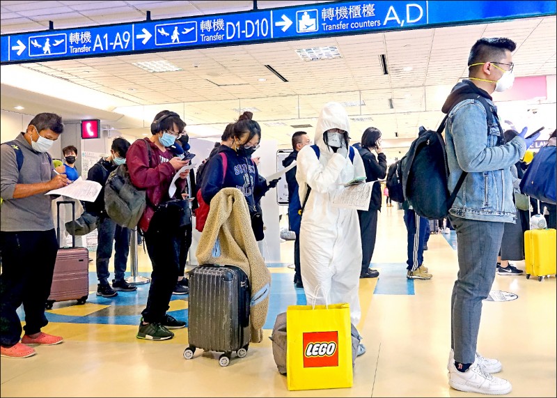 最近太多人回台，專家呼籲這些民眾要遵守居家檢疫，別讓台灣防疫破功。（資料照）