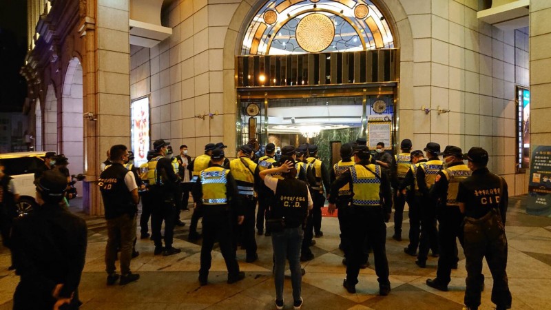 圖為警方這兩天稽查海派酒店。（記者許國楨翻攝）