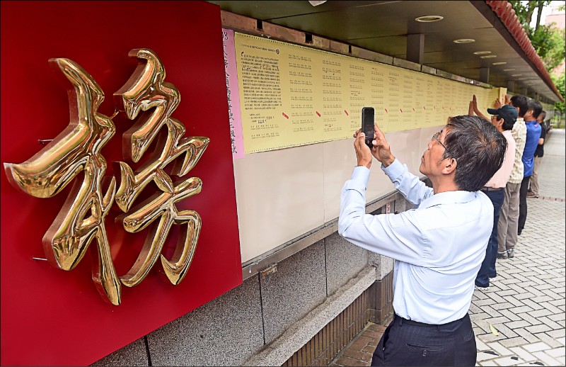 考選部長許舒翔昨坦言，各項防疫物資還未到位，必須居家隔離、檢疫的考生不能參加考試。（資料照）