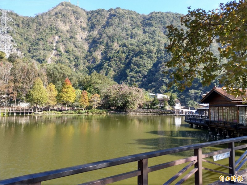 日月潭風景區內的車埕遊憩區，受疫情影響來客下滑，日管處將評估疫情衝擊，減收業者租金。（記者劉濱銓攝）