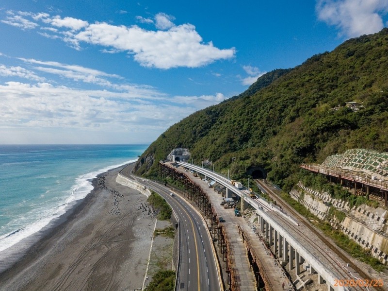 南迴鐵路電氣化最後一哩路枋寮－知本，目標今年底通車。（圖：鐵道局提供）