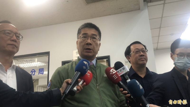 板信銀行搶匪一天落網  徐國勇前往中山警分局頒獎慰勞員警