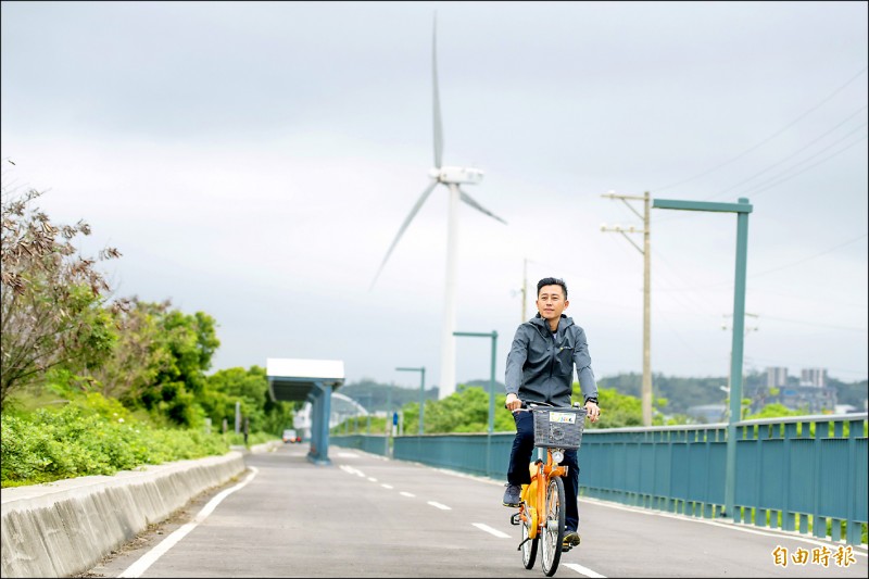 新竹市長林智堅說，竹市17公里自行車道的南港終點站觀景平台，將在清明連假啟用。
（記者洪美秀攝）