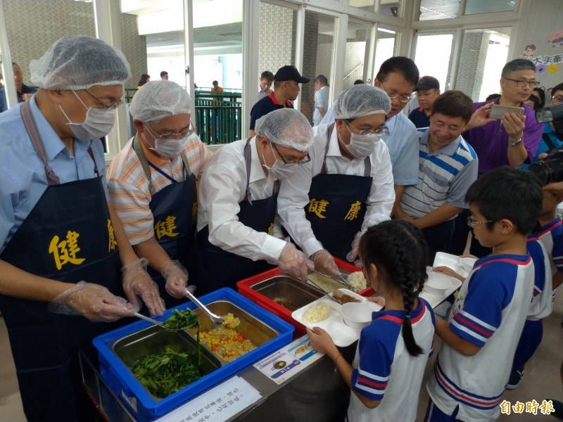 北市教育局在清明、兒童節連假期間，加碼補助弱勢國小生家庭午餐費用。（記者蔡亞樺攝）