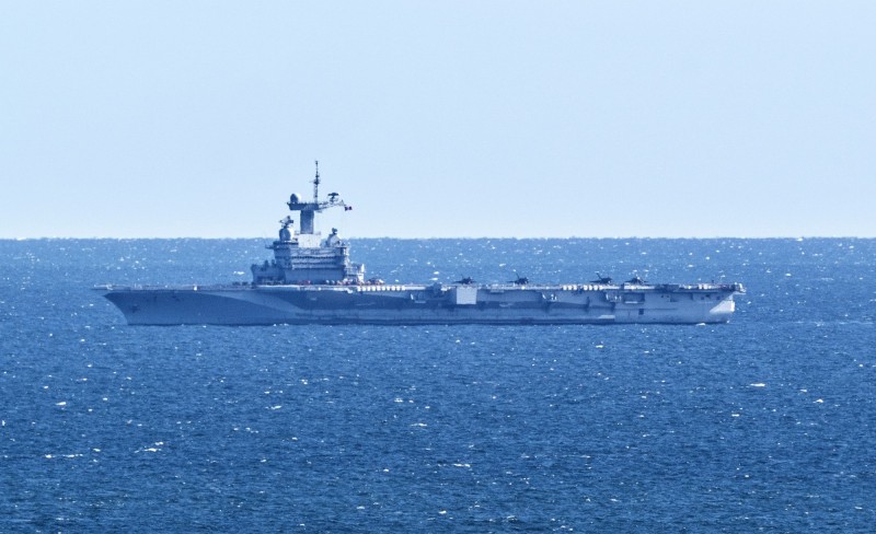 法國唯一一艘航艦,也是法軍旗艦「戴高樂號」傳出疑似艦內爆發疫情,約40名水手出現病狀,「戴高樂號」緊急返航。(歐新社) 法國唯一一艘航艦,也是法軍旗艦「戴高樂號」傳出疑似艦內爆發疫情,約40名水手出現病狀,「戴高樂號」緊急返航。(歐新社)