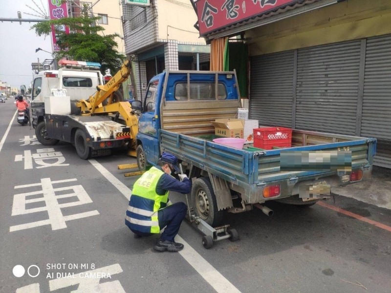 台南市區違停車拖吊工作將先回歸警局公有拖吊場負責。（記者王俊忠翻攝）