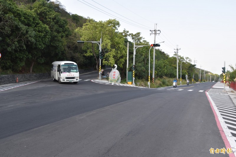 連接北高雄觀光勝地崗山之眼、阿公店水庫的大莊路和水庫路，路寬從6公尺拓寬至12公尺，4月底完工通車。（記者蘇福男攝）