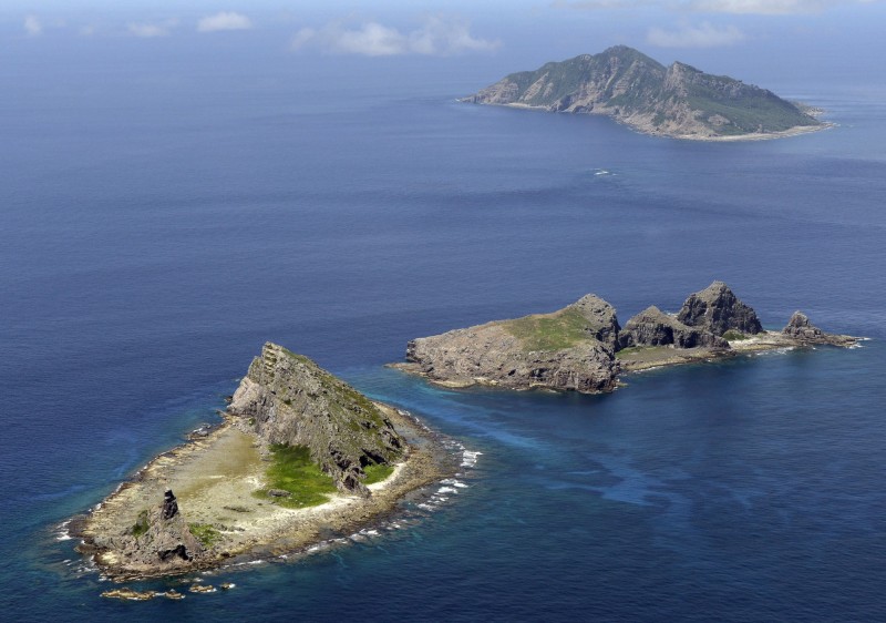 中國海警艦艇編隊今（17日）進入釣魚台海域巡航，充滿挑釁意味。（美聯社）