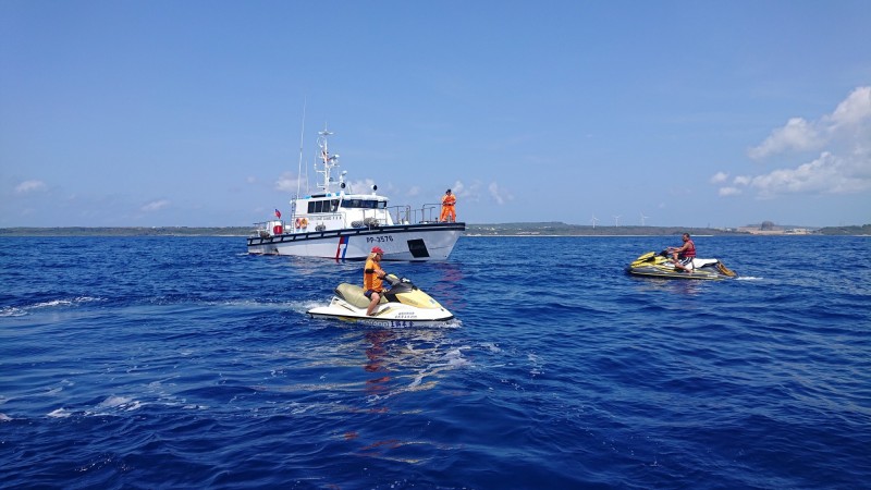 船上2人落海失聯搶救中，海巡及威鯨搜救中。（記者蔡宗憲翻攝）