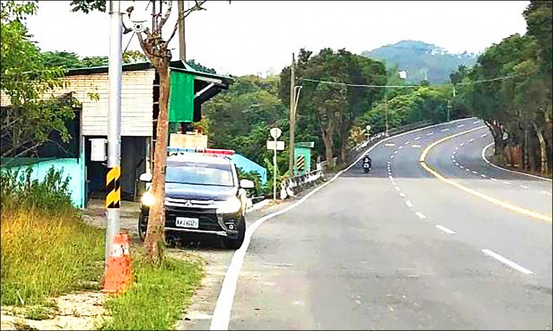 台三線路寬且不少路段蜿蜒起伏，吸引重機族前來挑戰壓車過彎。（記者萬于甄翻攝）