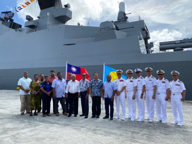 敦睦艦隊上月到訪帛琉（見圖），返國後卻傳出官兵確診武漢肺炎。（取自駐帛琉大使館臉書）