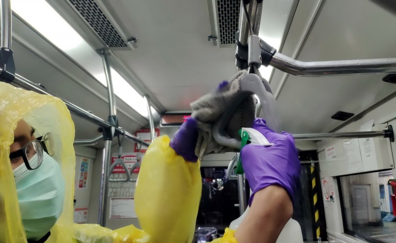 確診官兵接駁車輛 中市促業者連夜消毒完畢