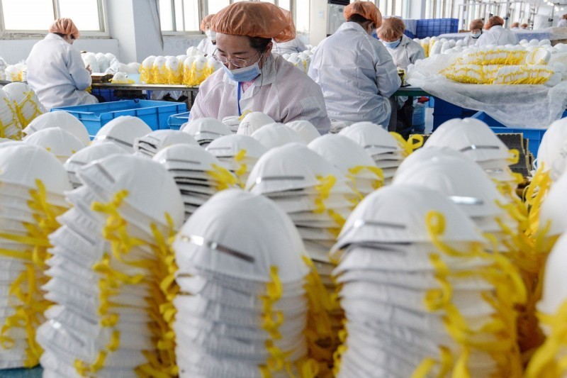 武漢肺炎疫情全球延燒，但中國政府聲稱境內已趨緩，目前正大舉向世界各國出口醫療物資進行「大外宣」。（法新社資料照）