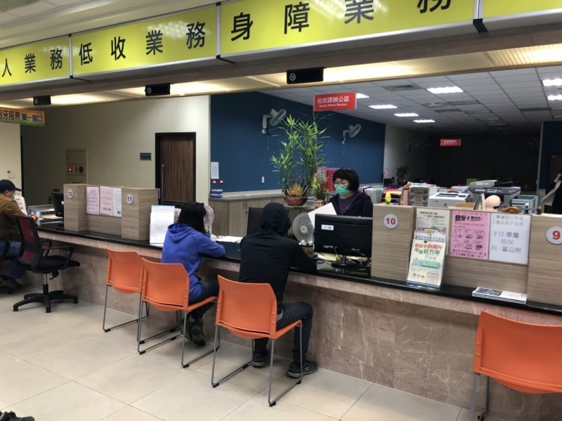 基隆市申請防疫補償金共987件，首批符合資格者有25件，今天發放入帳，成為北北基最早發放的縣市。（記者俞肇福翻攝）