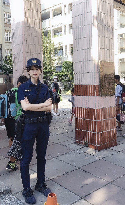 楊昭珊是小港警分局的防疫大使。（記者洪定宏翻攝）