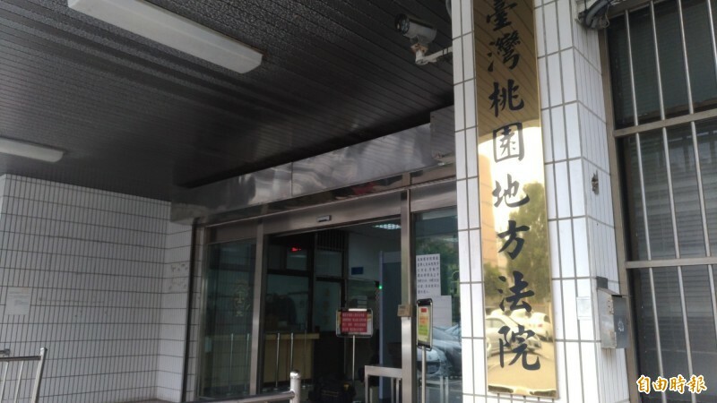 妻子腹部劇痛他急送醫，林口交流道大塞車他走路肩被檢舉，桃園地院法官判這張罰單撤銷。（記者鄭淑婷攝）