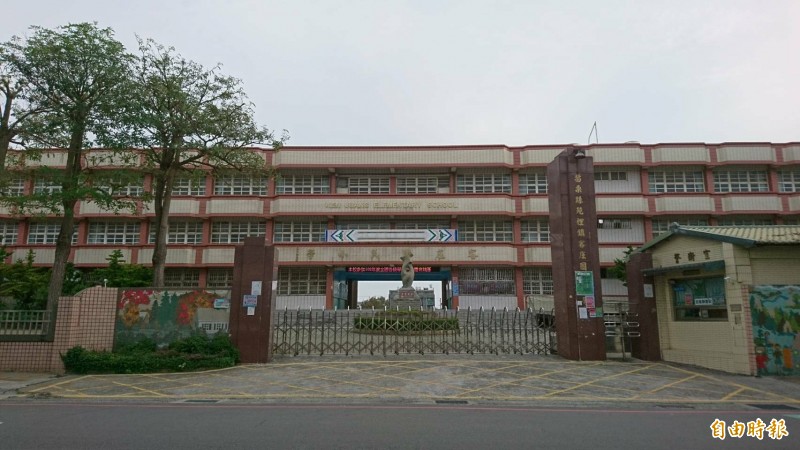 苗栗縣今年獲得中央補助約3900餘萬，於28所學校增設附設幼兒園（班）共29班，另外也推動非營利幼兒園7班，總計36班提供1080個就讀機會。圖為將增設附設幼兒園的苑裡鎮客庄國小。（記者蔡政珉攝）