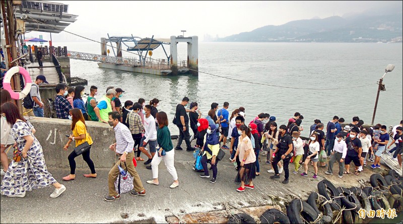 五一連假即將來臨，各地都擔憂人潮擁擠成為防疫破口。（資料照，記者羅沛德攝）