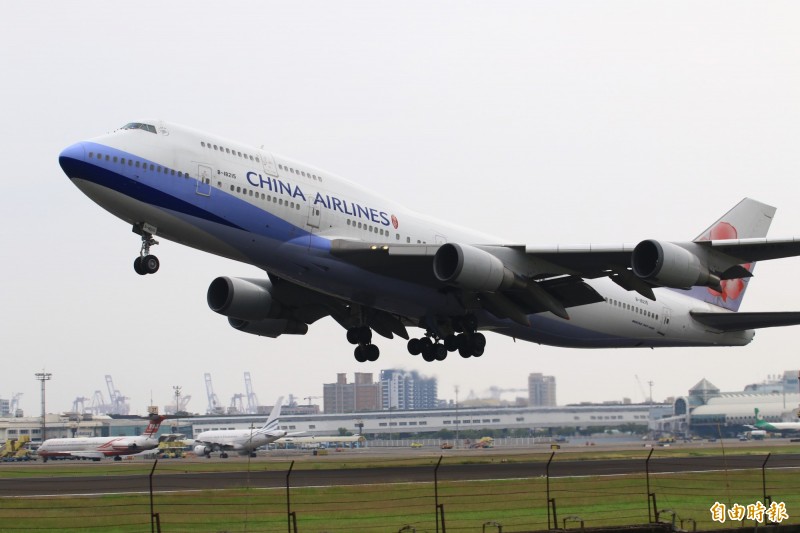 民航局同意展延機師執照3個月。圖為中華航空。（資料照）