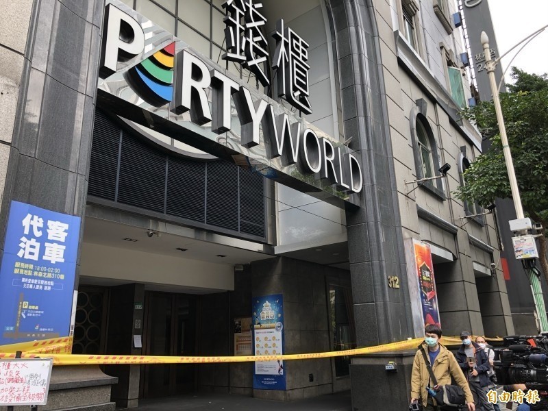 錢櫃KTV北市林森店惡火奪5命，國民黨台北市議員游淑慧、羅智強、徐巧芯、新黨議員侯漢廷今天開記者會宣布提案修法，強制規定特殊營業或公共場所裝設119火災通報裝置，比照醫療院所及安養院，當火災發生感應時，可自動通報消防機關。（資料照）