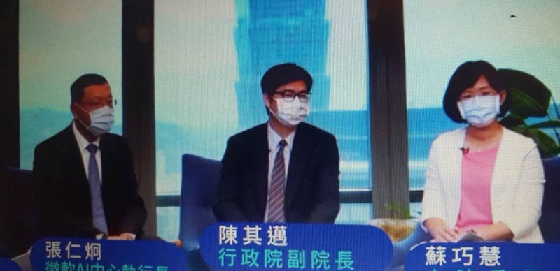 行政院副院長陳其邁（圖中）表示：台灣防疫無名英雄是居家檢疫隔離者。（圖翻攝自財訊直播）

