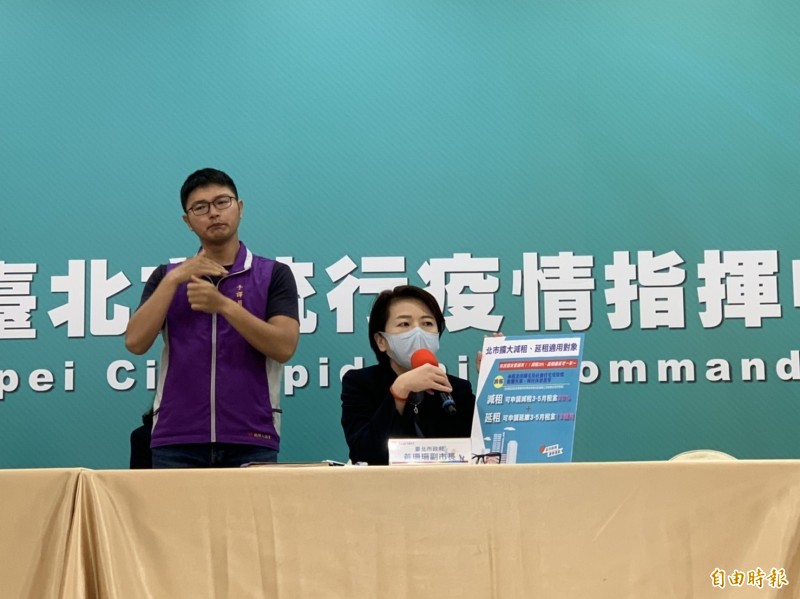 台北市副市長黃珊珊今受訪強調，未來會列出什麼是必查項目、什麼是抽查，這將會做檢討。（記者沈佩瑤攝）