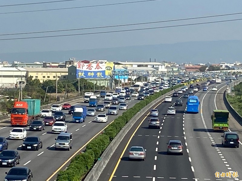 五一連假首日，高速公路湧現車潮。（資料照）