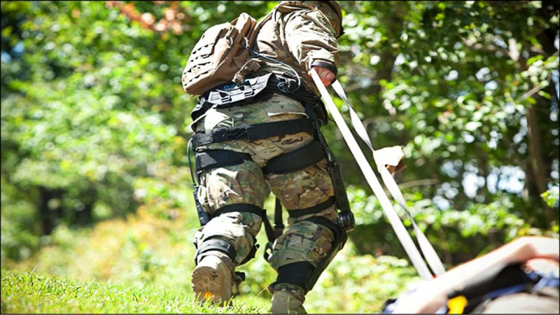 美軍單兵穿戴外骨骼動力服，驗證可額外提升負重能力。（圖，取自洛克希德馬丁網站）