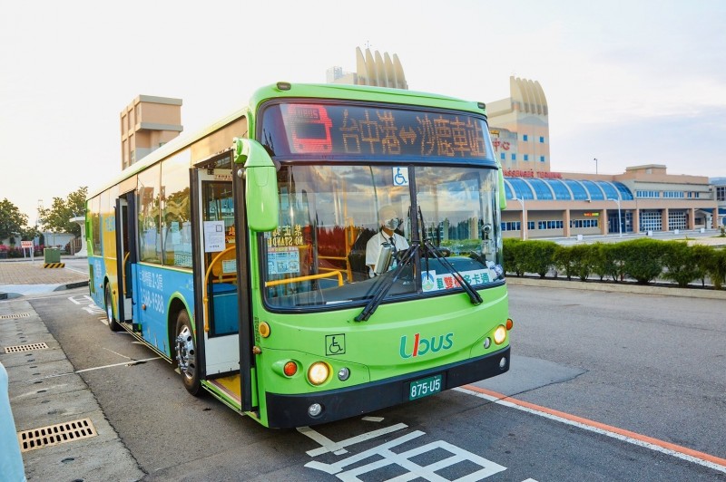 台中港三井新增往返沙鹿車站免費接駁車。（記者張軒哲翻攝）