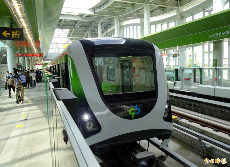 台中捷運綠線即將通車,司機月薪僅2萬9000元,議員認為太低了。(記者張菁雅攝)