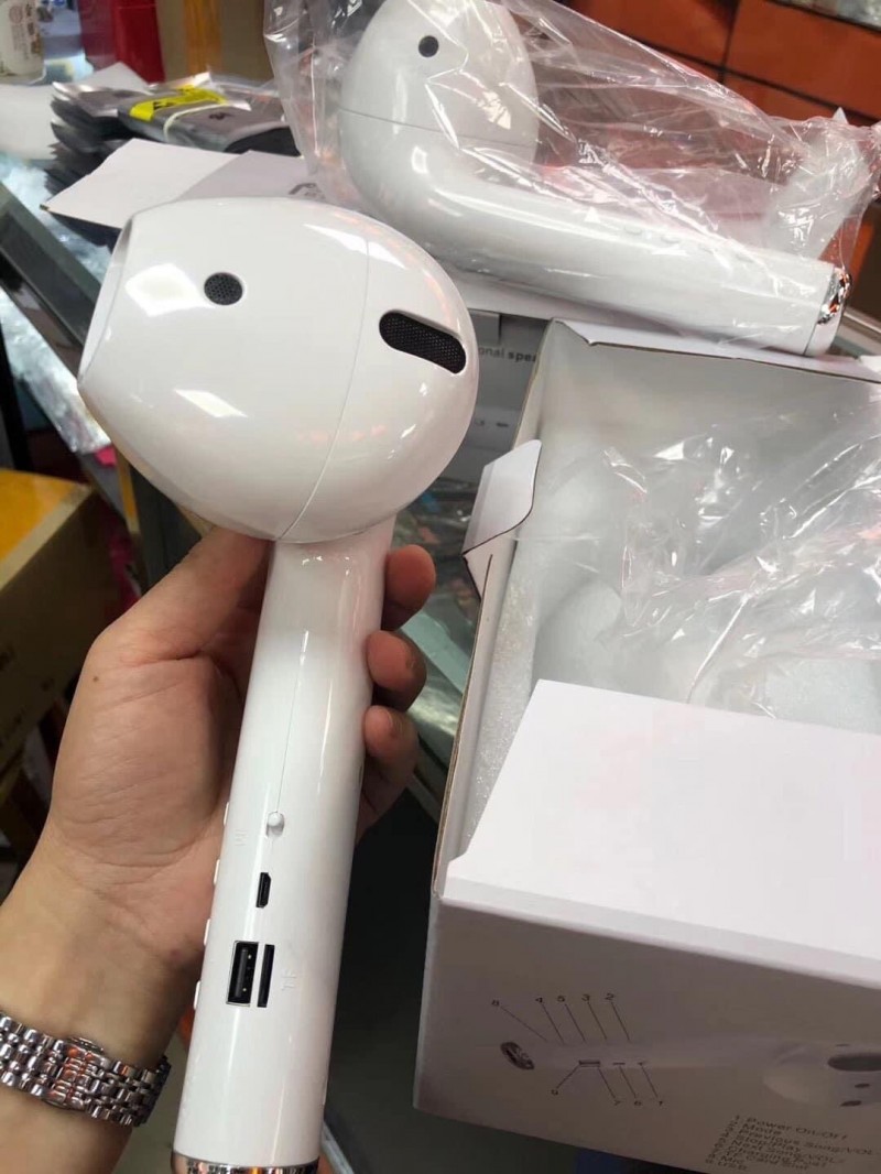 網友在推特張貼自己收到的「巨型耳機」照片引發熱議,不久後推文遭刪除。(圖擷自「@AI333zay」推特) 網友在推特張貼自己收到的「巨型耳機」照片引發熱議,不久後推文遭刪除。(圖擷自「@AI333zay」推特)