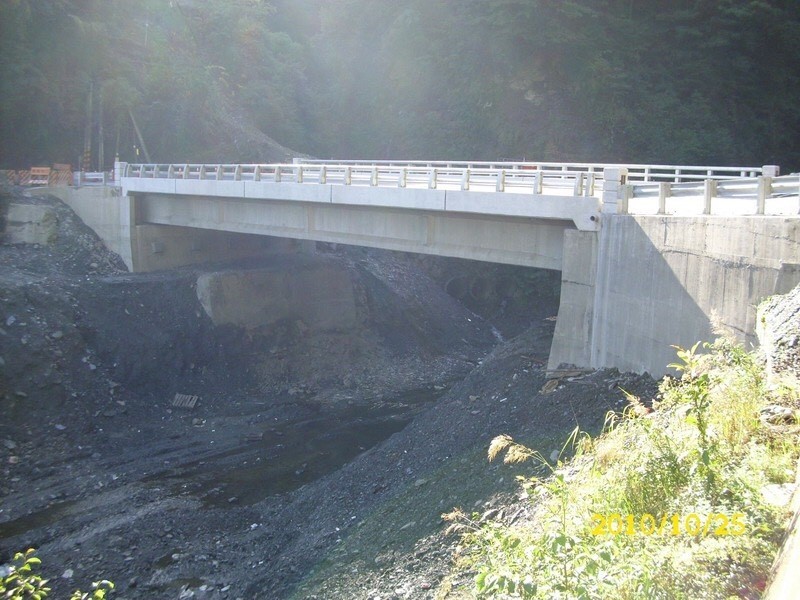 中橫公路78K的「晉元橋」，紀念抗日英雄謝晉元，並於２０１０年重建完成。（公路總局提供）