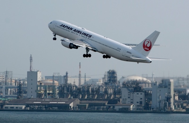 日本航空今宣布6月台日間航班規劃，僅桃園、高雄飛成田有航班。（法新社）