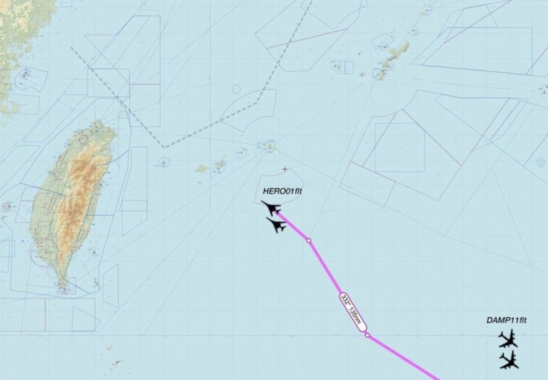 美國空軍2架B-1B超音速轟炸機再度現身台灣近海。（圖擷自Golf9推特）