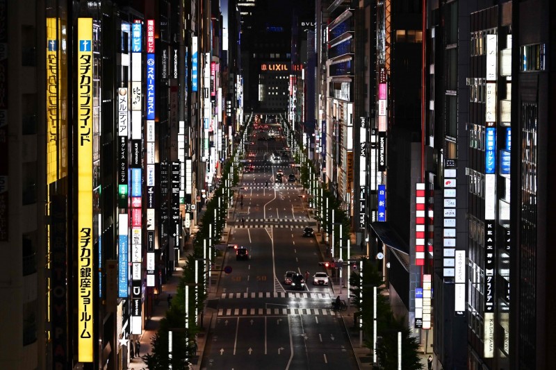 圖為東京銀座街景。（法新社）