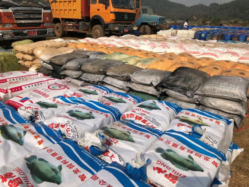 緬甸警方偵破全亞洲近數十年來最大宗毒品走私案，現場查獲包括3700公升甲基芬太尼、1.93億錠共17.5噸安非他命「鴨霸」藥丸等毒品。（路透）