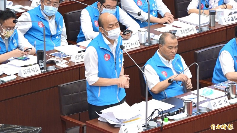 高雄市長韓國瑜抱怨民進黨議員在議會多不提市政，令人遺憾。（記者李惠洲攝）