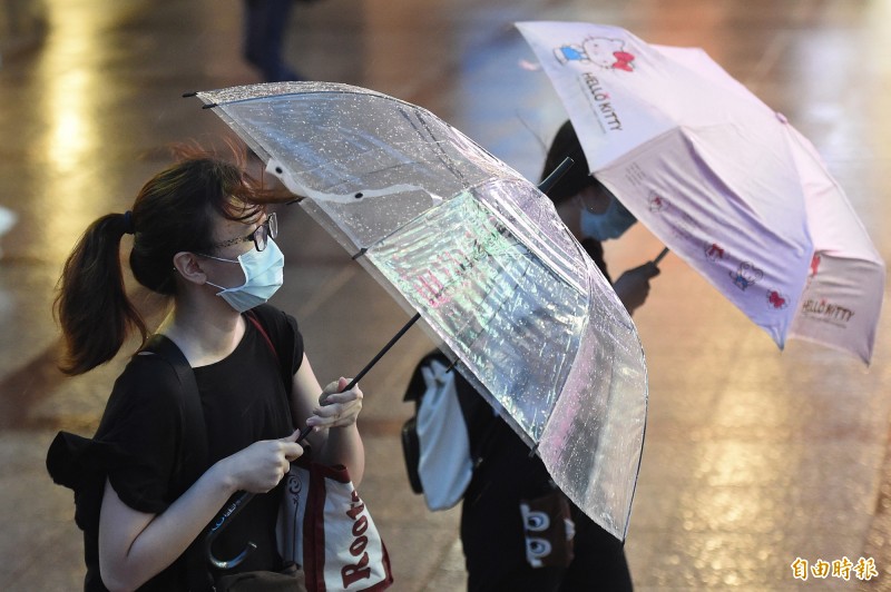 明（20）日天氣不穩定，中南部地區有雷陣雨，各地則可能有局部豪雨發生。（資料照，記者廖振輝攝）