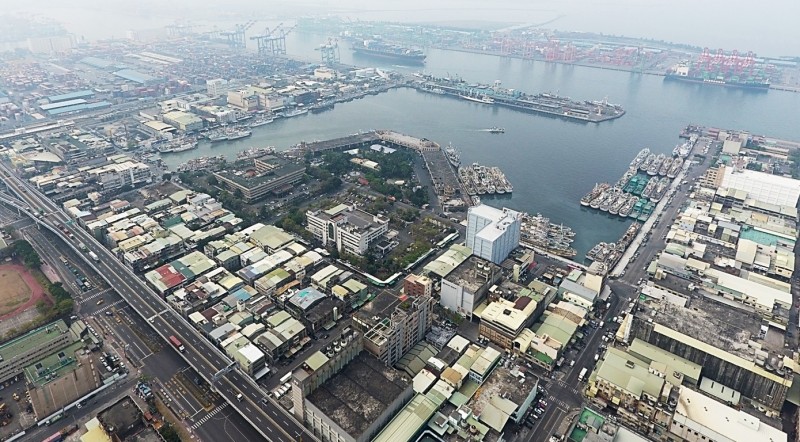 首艘遠洋漁船將在29日返回高雄港，基於防疫直接開進前鎮漁港。（立委賴瑞隆提供）