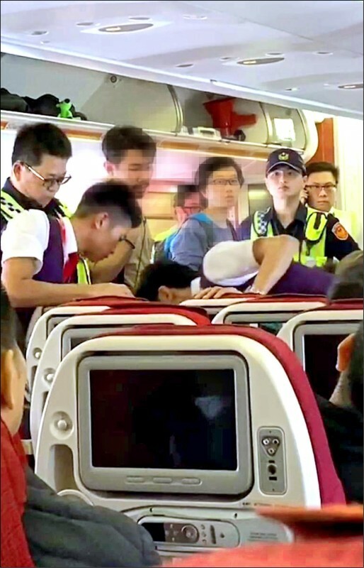 香港籍區姓女子在班機上罕有炸彈，航警登機將她逮捕。（資料照）（記者余瑞仁攝）