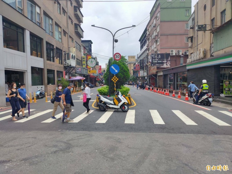 今年1到4月間桃園市非警察取締的違規停車開單最多路段是龜山區復興北路。（記者周敏鴻攝）