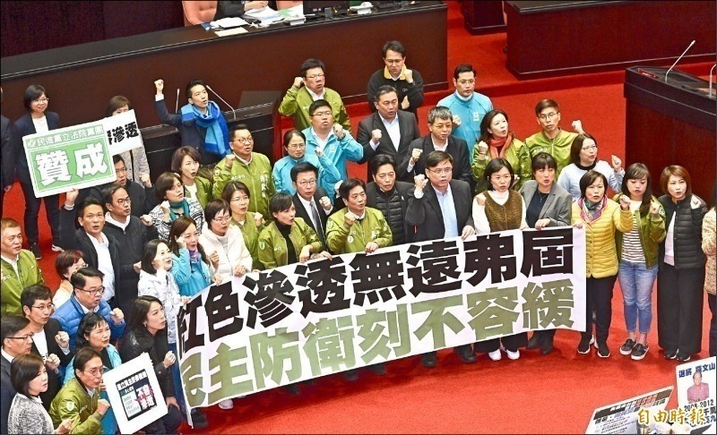 根據移民署統計，今年3、4月以「專業交流」名義入境者掛零，使得台灣境內的中國統戰活動也大為減少。台大政治系副教授陳世民建議，隨著疫情趨緩，重啟邊境後，政府應重新檢討兩岸交流政策，慎防北京的滲透、統戰，甚至間諜活動。（資料照）