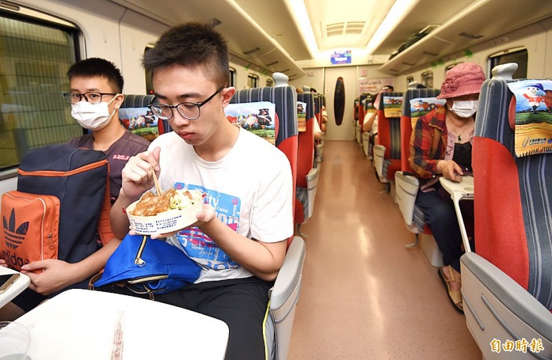 《TAIPEI TIMES》 TRA resumes food sales on trains as virus curbs relaxed