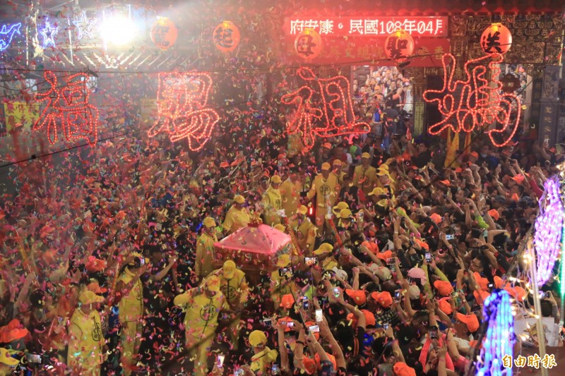 白沙屯拱天宮媽祖進香每年皆吸引數萬信徒參加。（資料照，記者鄭名翔攝）