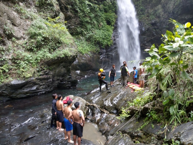 高雄茂林風景區茂林谷瀑布暗藏渦流，是連在地原住民都不敢戲水的禁地。（記者蘇福男翻攝）