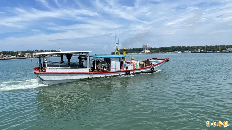 船筏出海作業，力行垃圾不落海，化身海洋環境守護員，加入保護海洋生態環境。（記者楊金城攝）